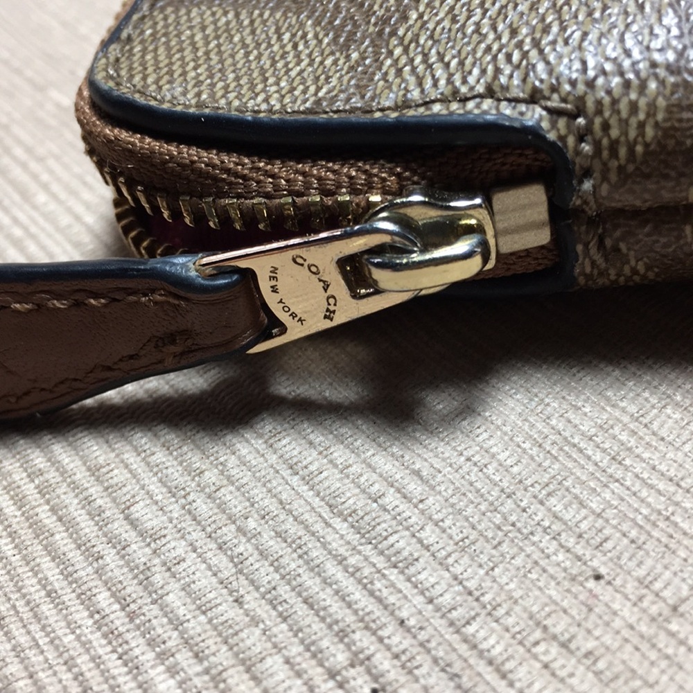 Coach wristlet - Picture 8 of 8